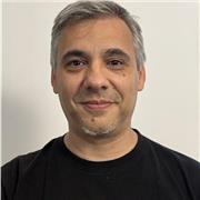 Especialista en edición, postproducción y color; imparto clases prácticas de herramientas audiovisuales como DaVinci Resolve